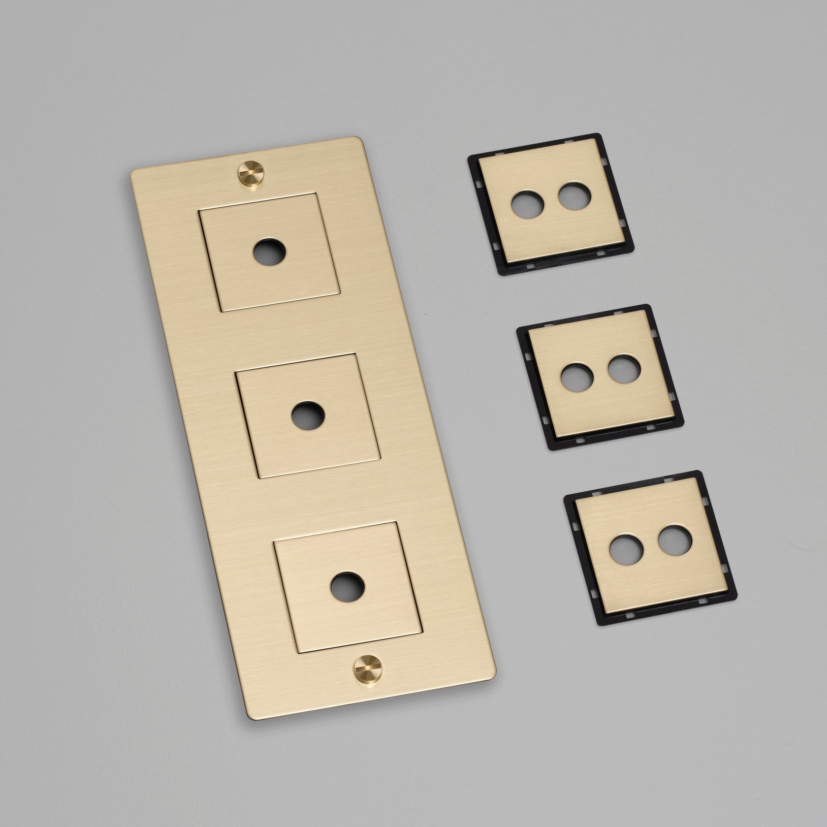 1G/2G wall bracket for dimmers and switches 3-fold 