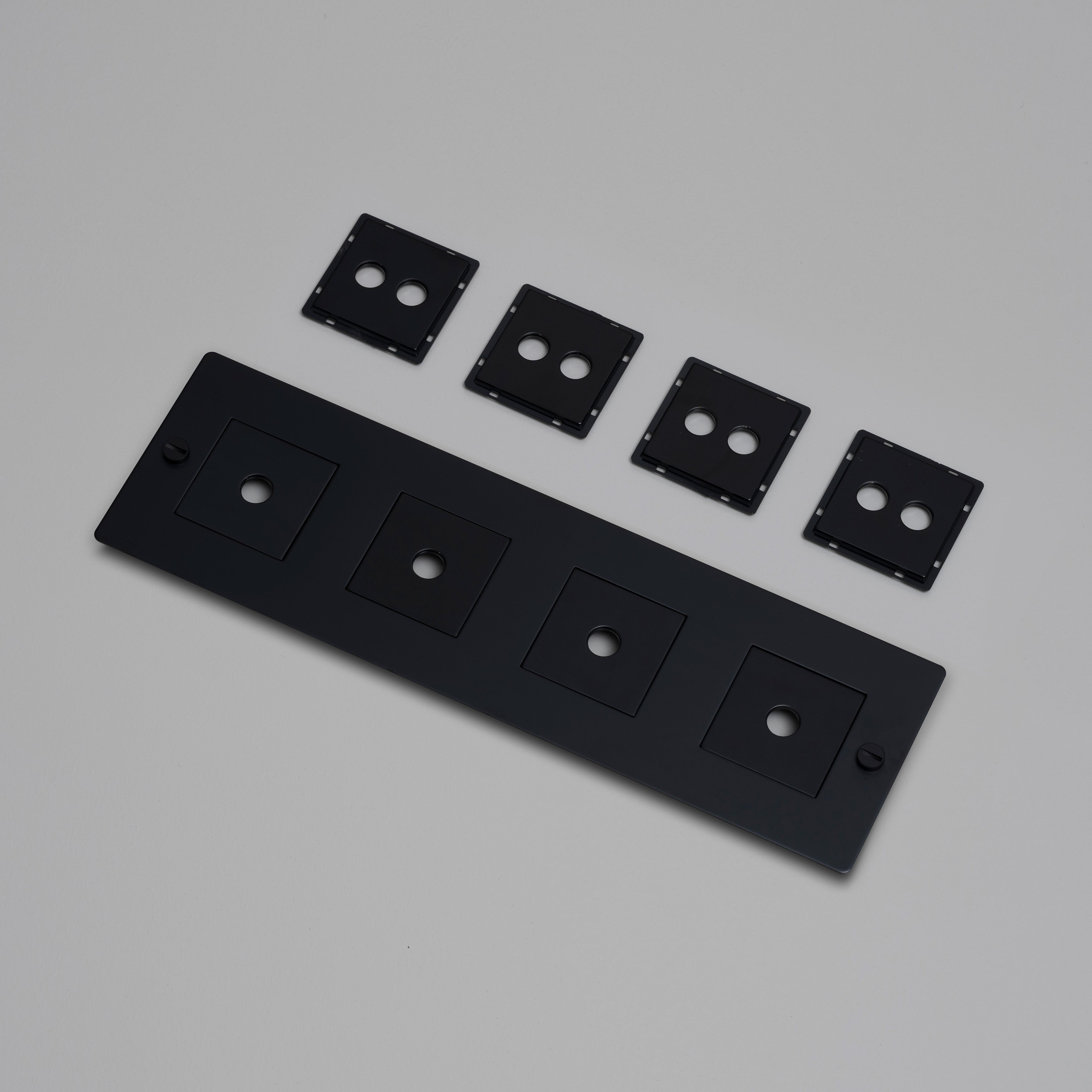 1G/2G wall bracket for dimmers and switches 4-fold